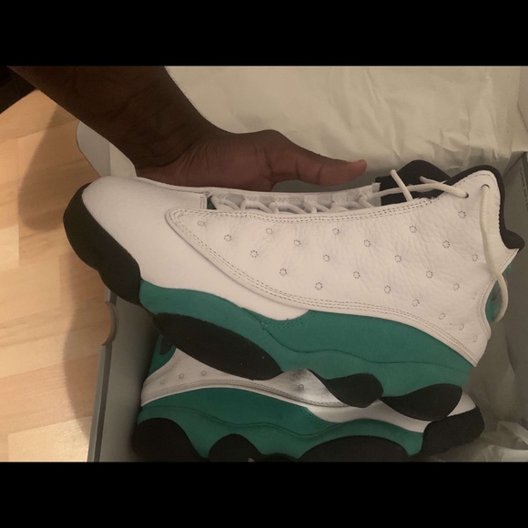 Air Jordan 13 - Picture 2 of 5